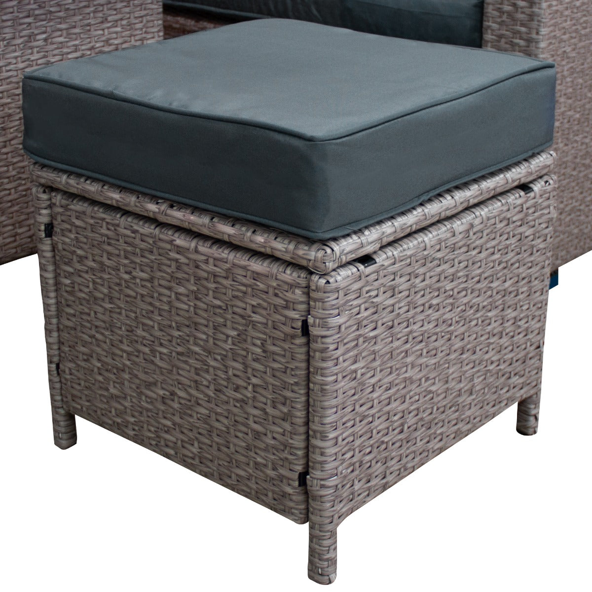 Grijze polyrattan hoekmeubelset met een stevige, zachte kussen in een moderne, stijlvolle afwerking en geweven textuur