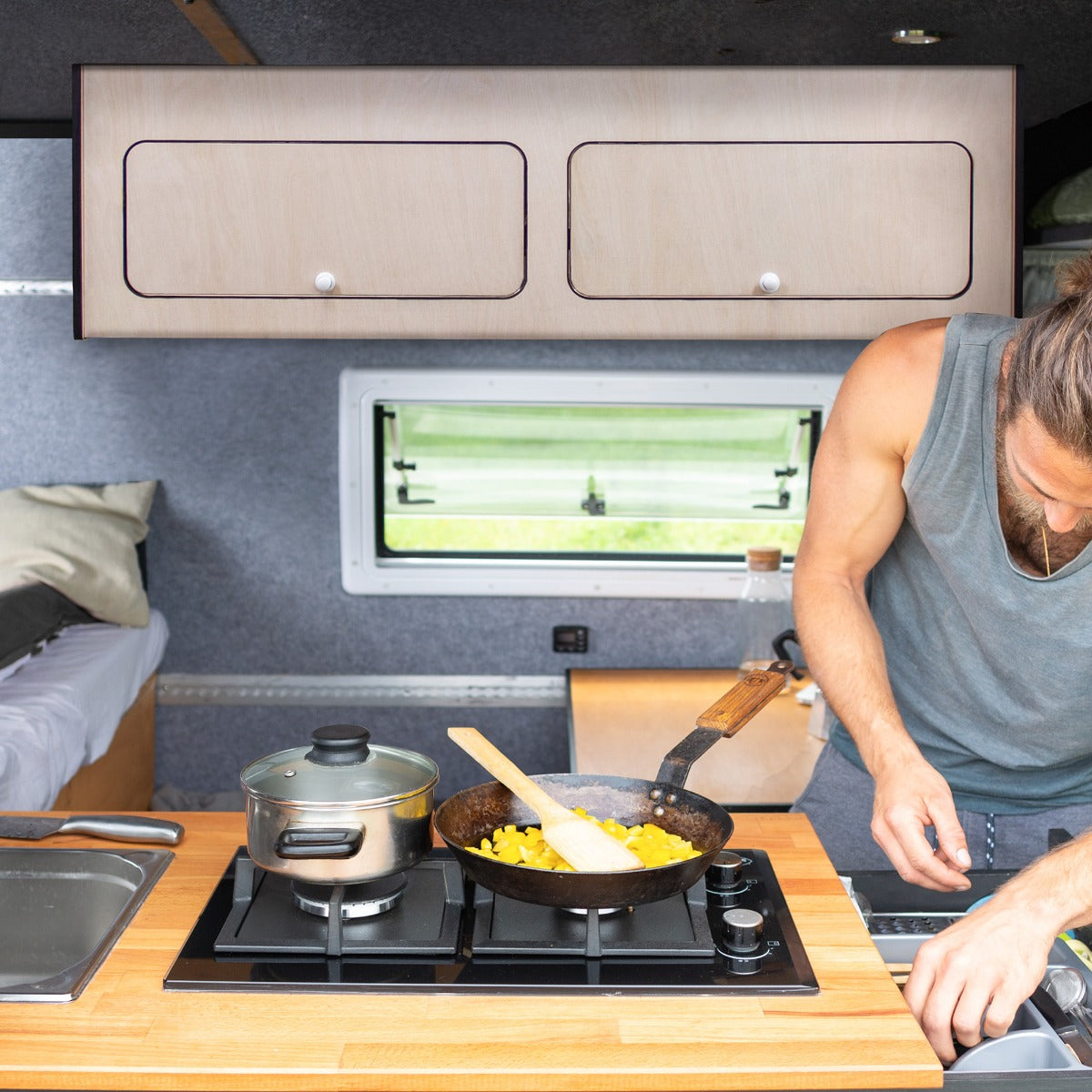 Bovenkasten voor een Camperbusje met Zwarte Strook – 120cm x 35cm x 35cm