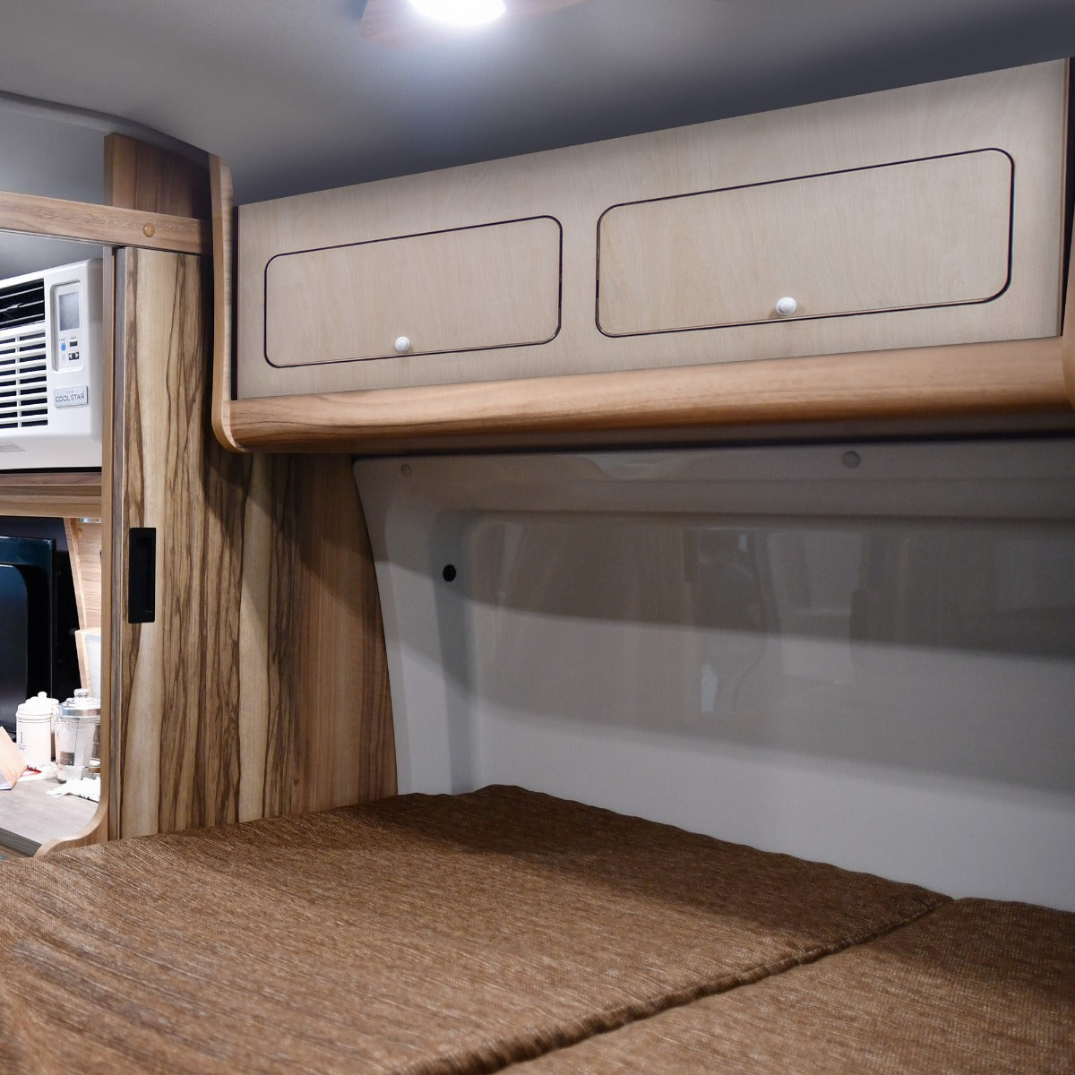 Bovenkasten voor een Camperbusje met Zwarte Strook – 120cm x 25cm x 25cm