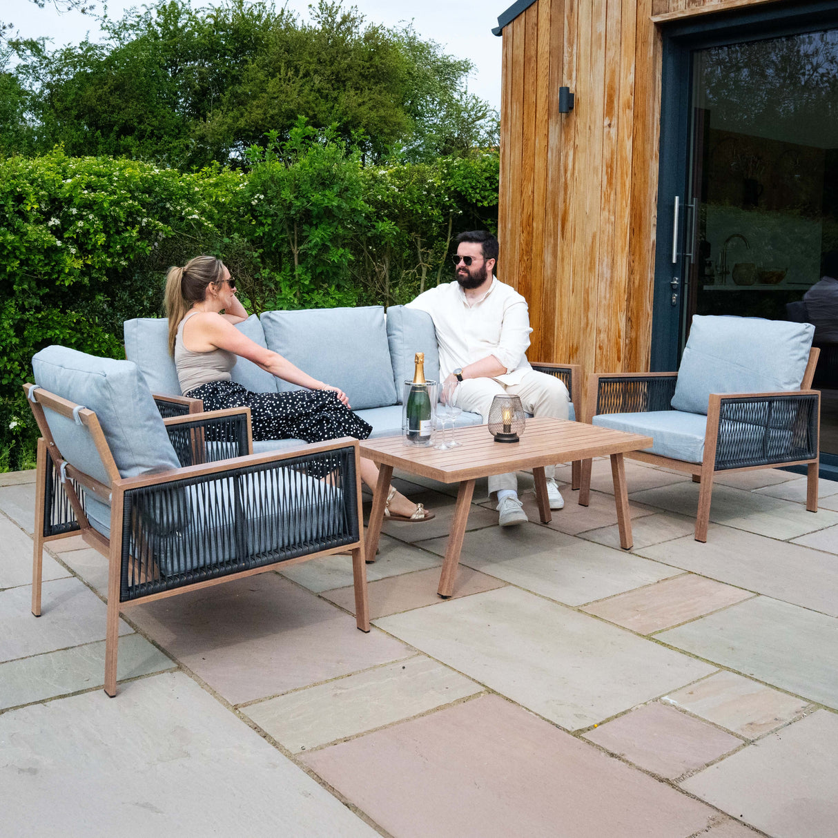 Aluminium 4-Delige Loungeset met Zwarte Rotan Opbergbox - Houteffect