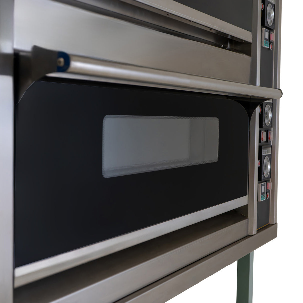 Grote professionele pizza- en bakoven met roestvrijstalen afwerking, glazen kijkvenster en gebruiksvriendelijke bedieningselementen