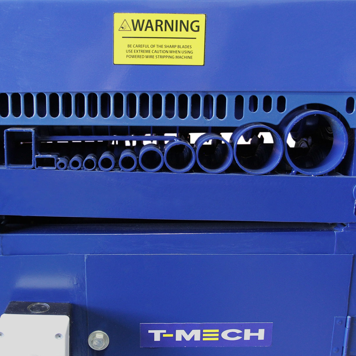 Blauwe T-Mech automatische kabelstripmachine met verschillende openingformaten en waarschuwingslabel voor veilig gebruik