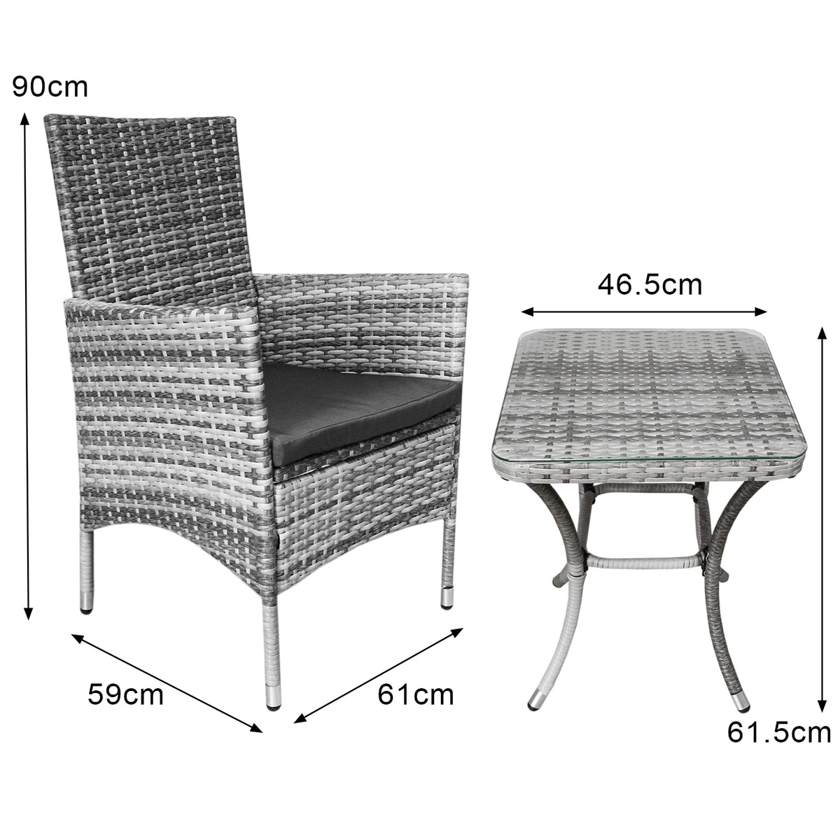 Grijze wicker tuinstoel met kussen en bijpassende tafel, met een moderne uitstraling en elegante afwerking, perfect voor buitengebruik