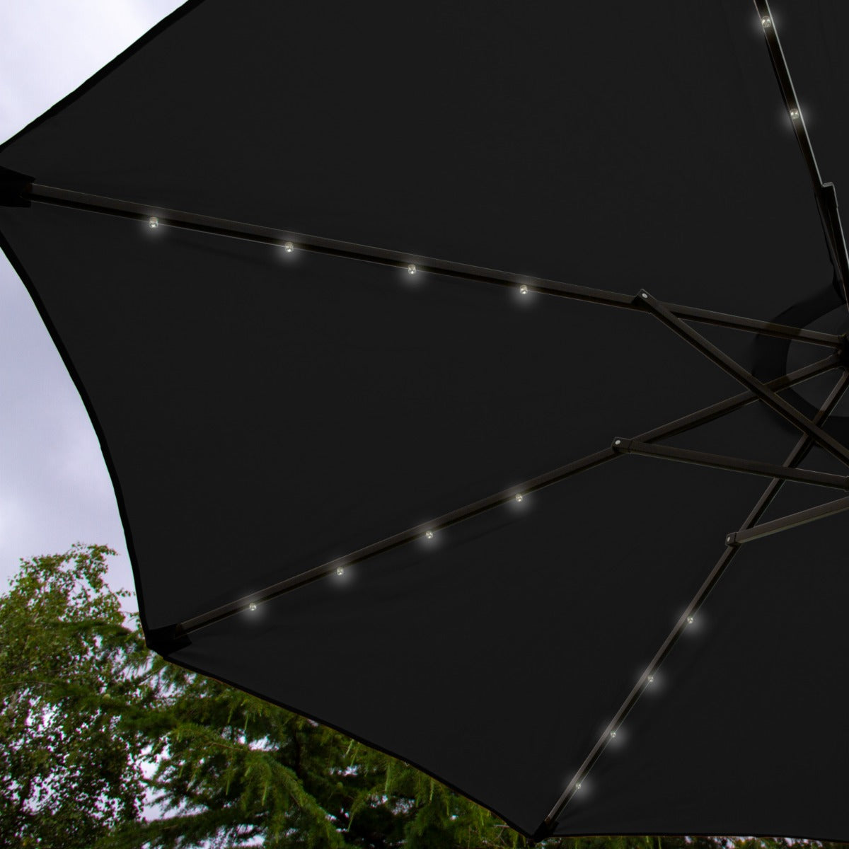 LED Parasol met Kantelfunctie 270 cm - Zwart