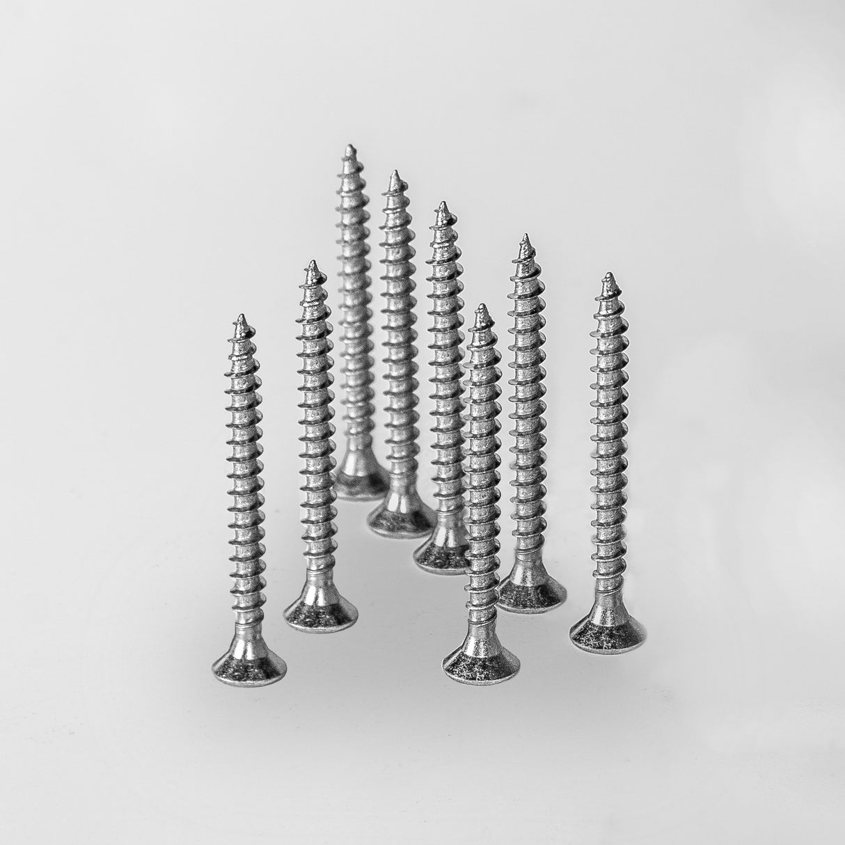Drie uittrekbare rieten manden van 600 mm, met een natuurlijke kleur en textuur, perfect voor opbergoplossingen in huis