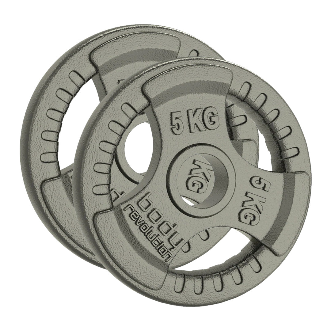 Twee gietijzeren gewichtsschijven van 5 kg met tri-grip handgrepen, grijs met een matte afwerking en duidelijke gewichtsaanduiding