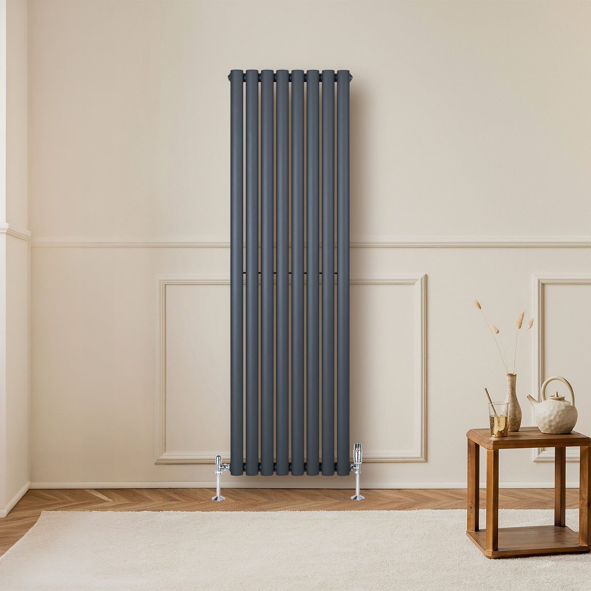 Ovale design radiator in antraciet grijs, 1 kolom, 1600 mm x 480 mm, met haakse thermostaatkraan, moderne uitstraling in interieur