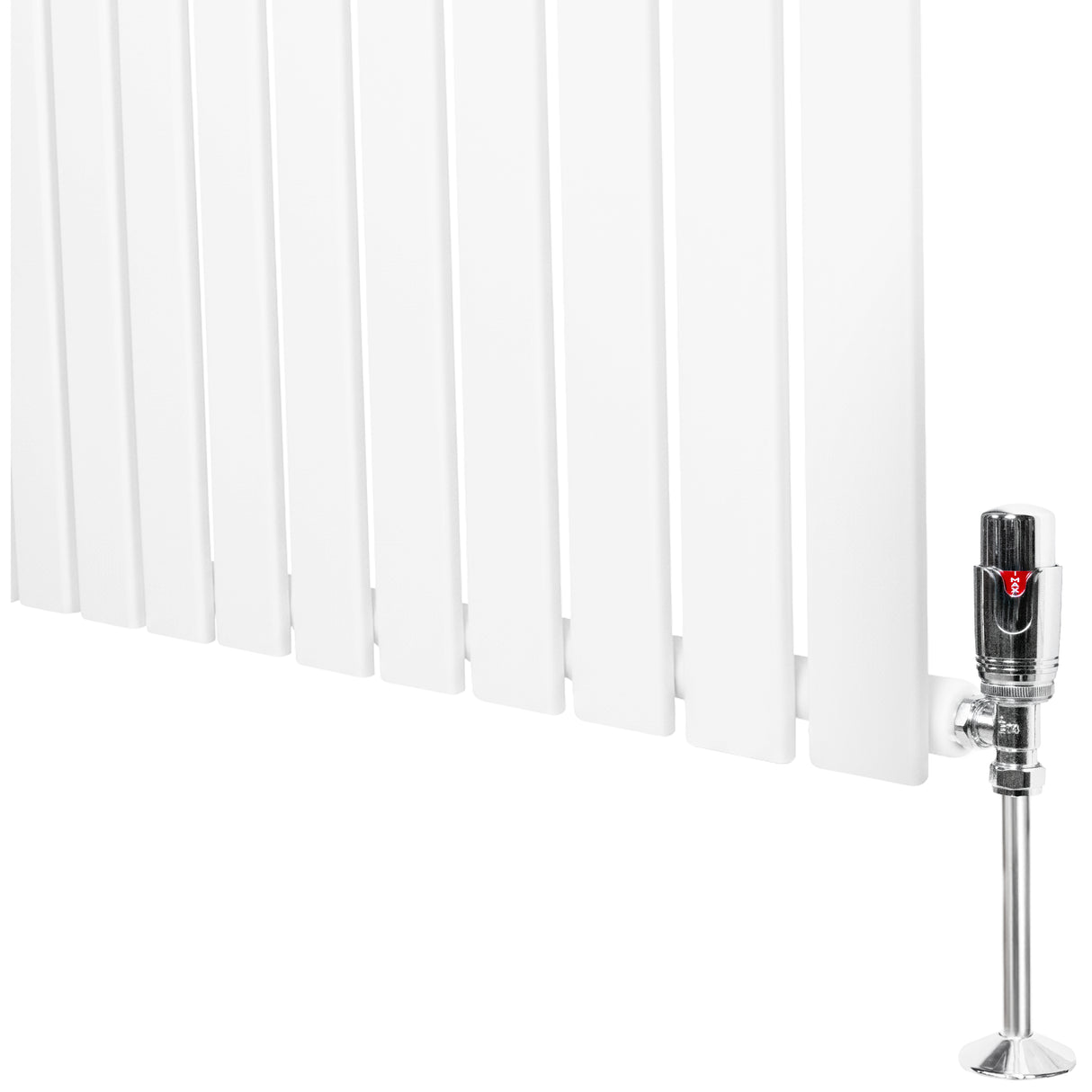 Witte designradiator met vlakke panelen en haakse thermostaatkraan, elegant en modern, perfect voor elke ruimte