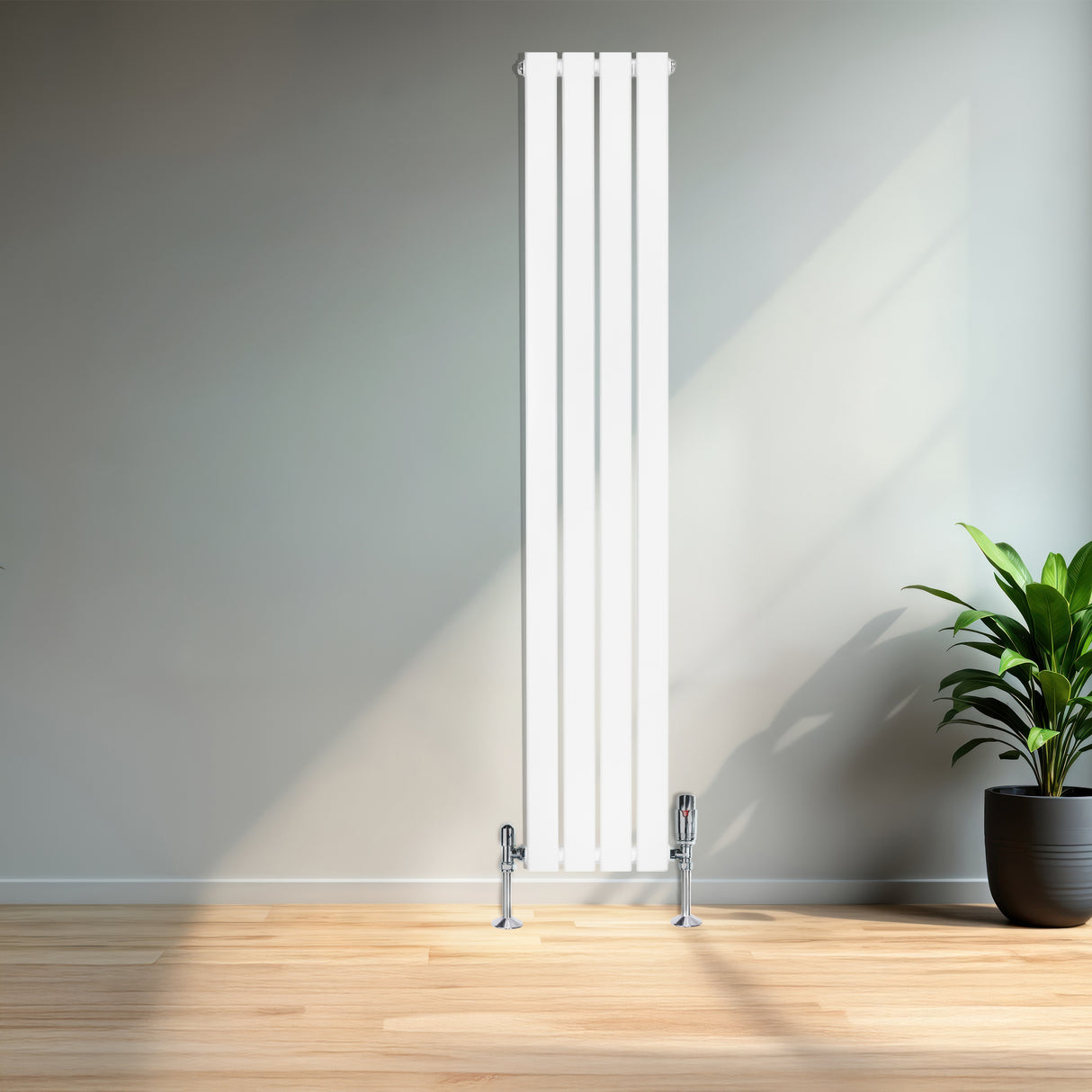 Witte designradiator met vlakke panelen, 1 kolom, 1600 x 280mm, inclusief haakse thermostaatkraan, geplaatst tegen een muur