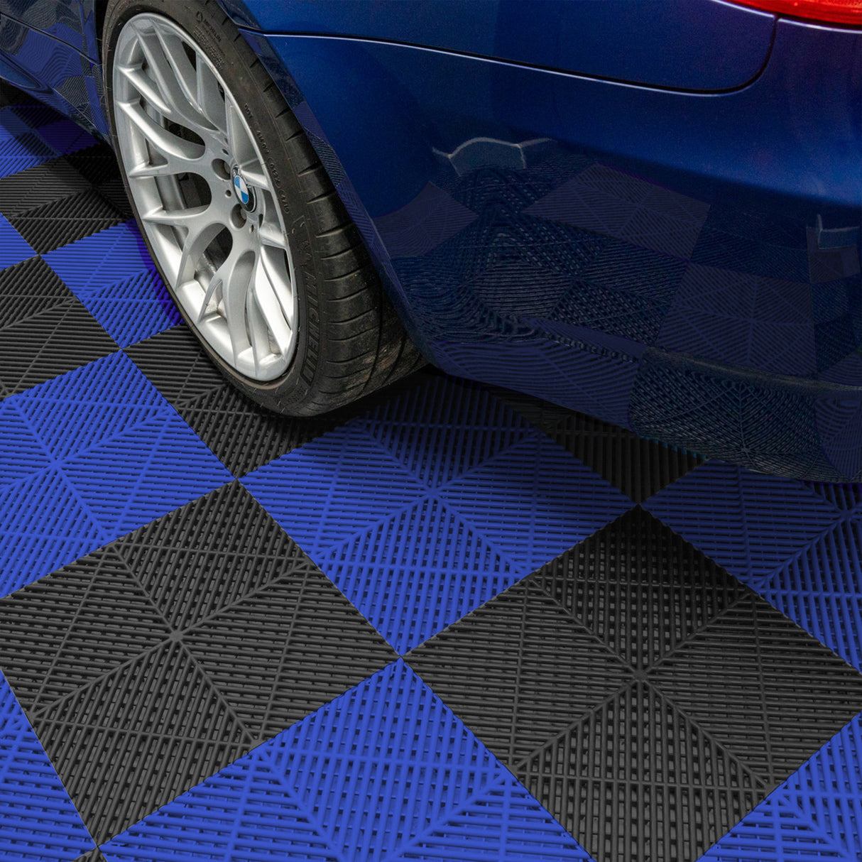 Geventileerde Kliktegels 6m x 6m voor Garage en Werkplaatsen, Antislip - 120 Zwart en 120 Blauw