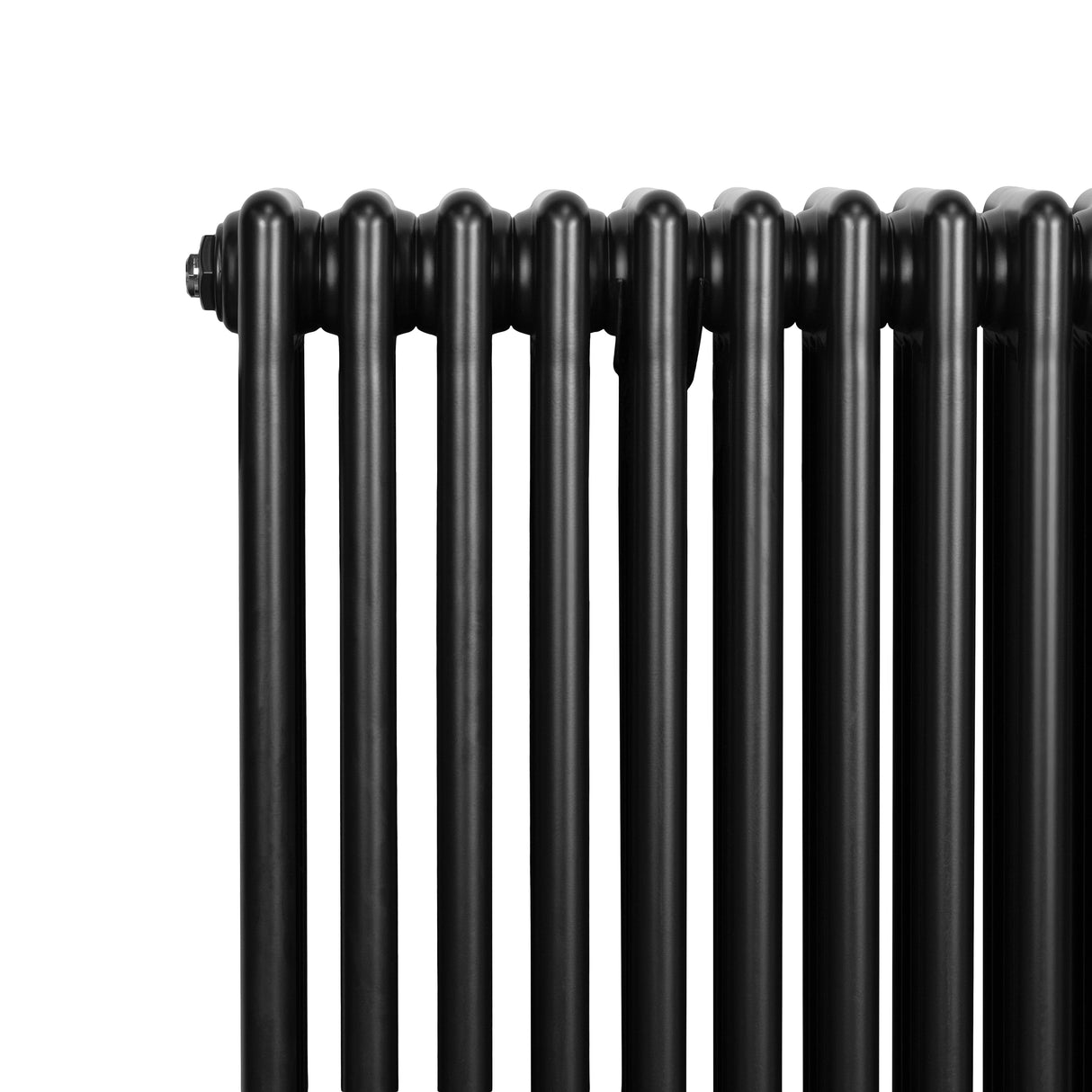Traditionele zwarte 4-kolom radiator van 600 x 1010 mm met een glanzende afwerking en ronde, stevige buizen voor optimale warmteafgifte
