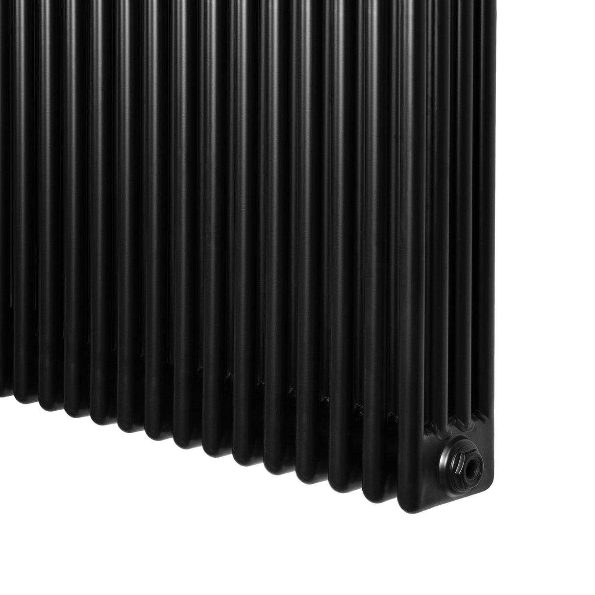 Traditionele zwarte 4-kolom radiator van 600 x 1190mm met een glanzende afwerking en verticale ribbels voor optimale warmteafgifte
