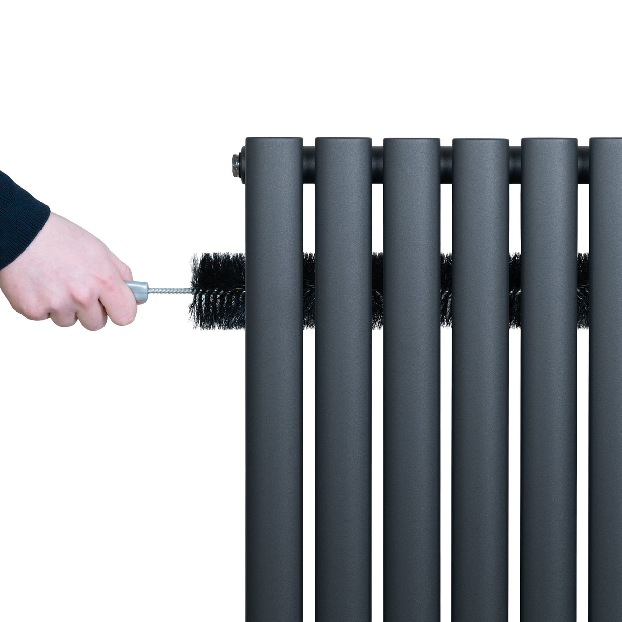 Ovale antraciet grijze radiator met één kolom, handmatig gereinigd met een borstel, strak en modern ontwerp