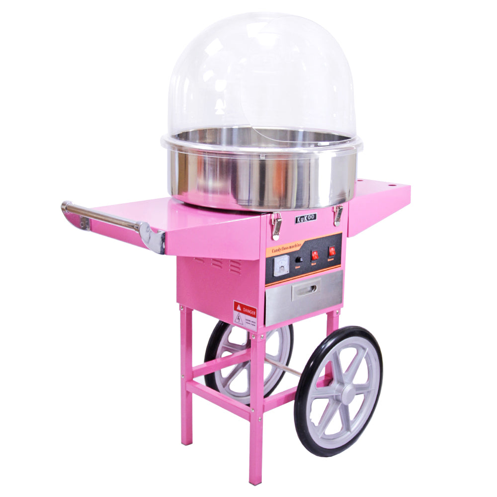 Roze suikerspinmachine met een glanzende, transparante kap en metalen kom, geplaatst op een stevige, wielenbasis voor gebruiksgemak