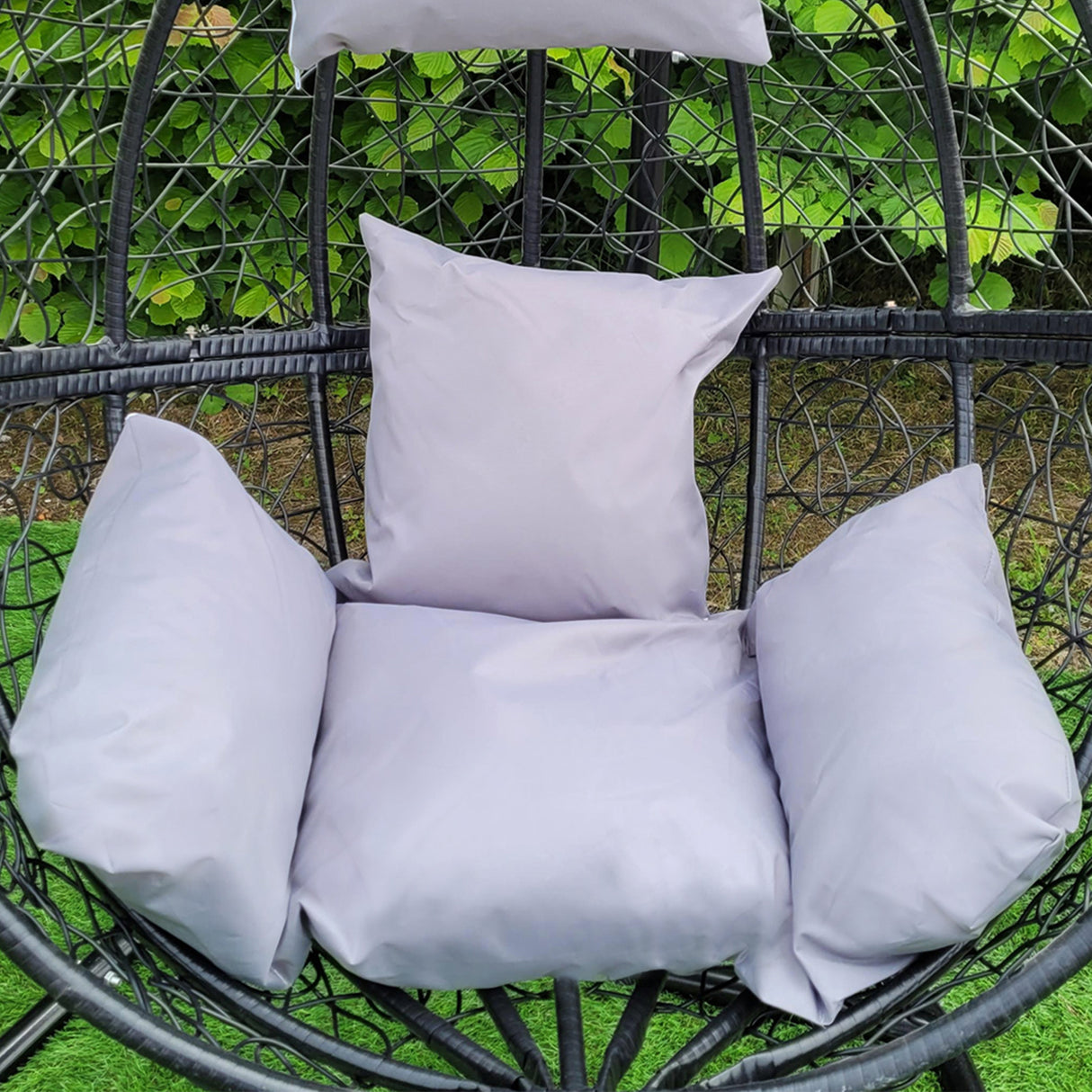 2 Zwarte Ei Stoelen - Rattan