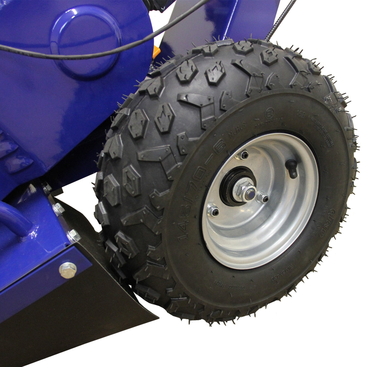 Zwarte, stevige band van de T-Mech 13PK stronkenfrees met diep profiel en metalen velg, ideaal voor ruwe terreinen