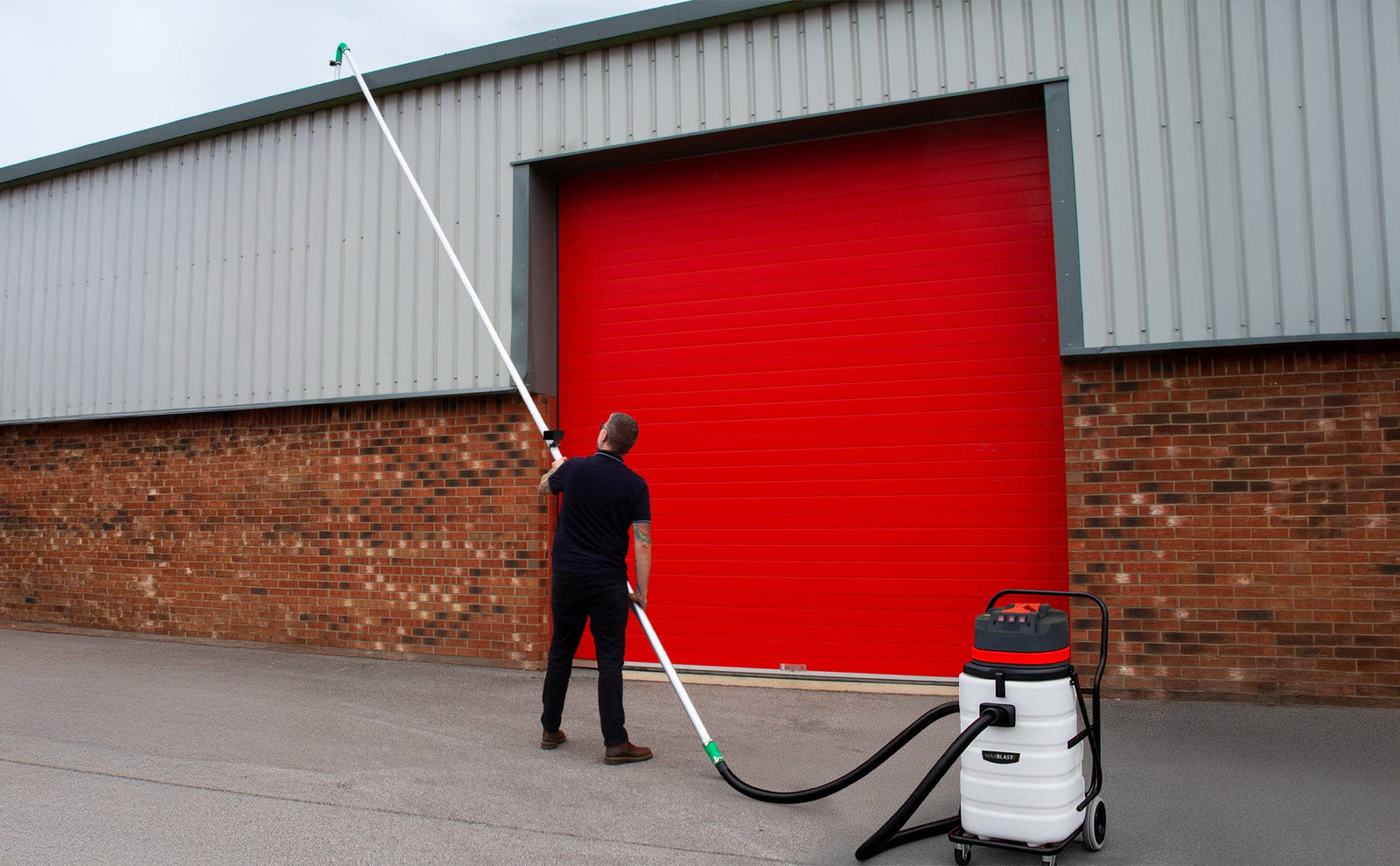 De slimmere manier om dakgoten schoon te maken: industriële stofzuigers en camera's