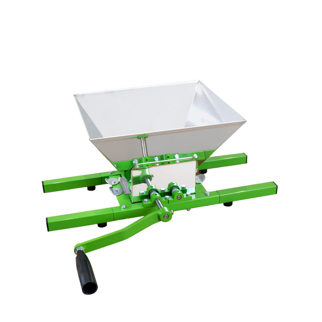 Draagbare fruitmolen met slinger, groen en zilver, met een grote, vierkante opvangbak van roestvrij staal en stevige handgreep
