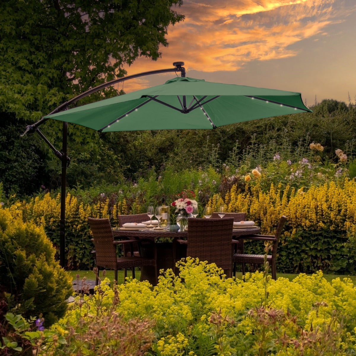 Groen 3m LED Zweefparasol met een eenvoudige voet