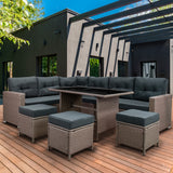 Polyrattan hoekmeubelset in grijs met comfortabele kussens, perfect voor buitengebruik op een houten terras met moderne architectuur