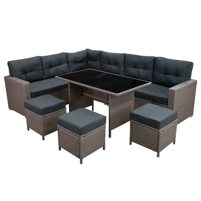 Polyrattan hoekmeubelset in grijs met comfortabele kussens, een glazen tafelblad en bijpassende poefs voor buitengebruik