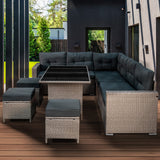 Moderne polyrattan hoekmeubelset in grijs met comfortabele kussens, glazen tafel en stijlvolle poefjes, perfect voor buitengebruik