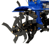 Benzine tuinfrees met krachtige 7,5 pk motor, zwarte metalen tanden en blauwe behuizing, ideaal voor het bewerken van tuingrond