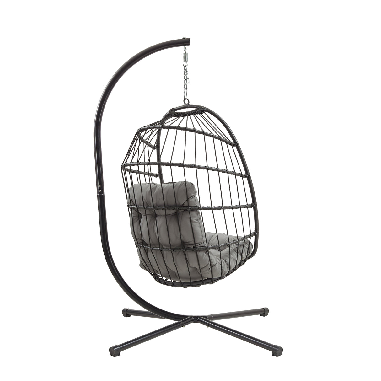 Zwart rotan hangstoel met een stevige metalen standaard en een comfortabele grijze kussen, perfect voor binnen of buiten