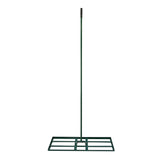 Groene 100 cm gazon leveler met een stevige metalen handgreep en een brede, vlakke basis voor het egaliseren van grasvelden