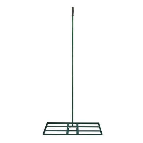 Groene 100 cm gazon leveler met een stevige metalen handgreep en een brede, vlakke basis voor het egaliseren van grasvelden
