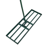 Groene 100 cm gazon egaliseerhark met een stevige metalen constructie en een brede, vlakke basis voor het egaliseren van grasvelden
