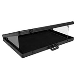 Afsluitbare vitrine voor ruilkaarten met een zwarte, zachte ondergrond en transparante, stevige glazen deksel in een metalen frame