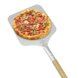 Roestvrijstalen pizzaschep van 22 cm met een houten handvat, perfect voor het serveren van een versgebakken pizza met toppings