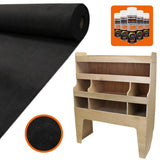Zwarte bestelwagenbekleding van 11m² met een zachte, matte textuur en een houten rek met meerdere opbergvakken in een lichte kleur