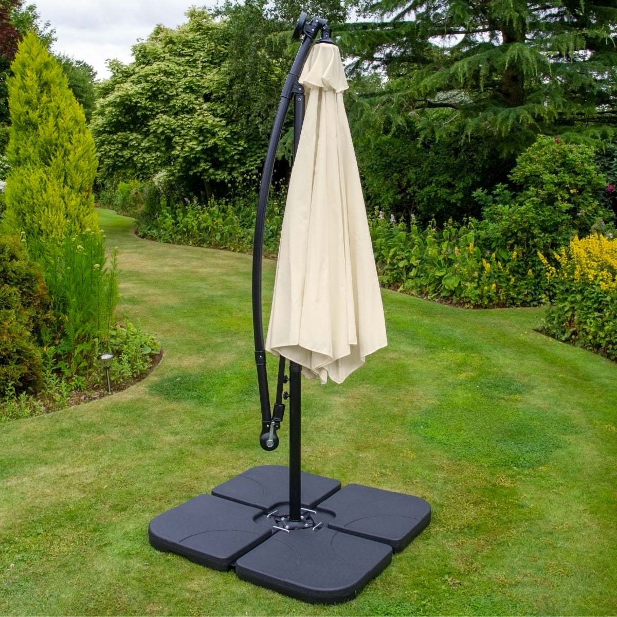 Crème 3m LED Zweefparasol met een eenvoudige voet
