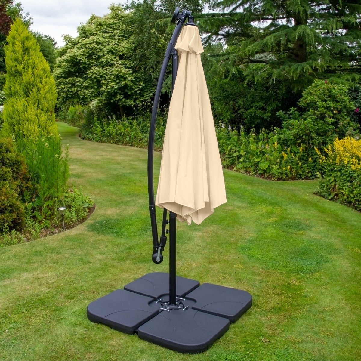 Beige 3m LED Zweefparasol met een eenvoudige voet