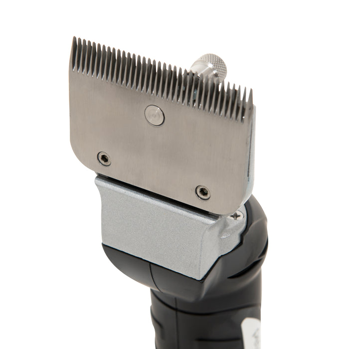 Zwarte trimmer met een metalen snijkop, voorzien van scherpe tanden voor nauwkeurig scheren en trimmen van haar en baard