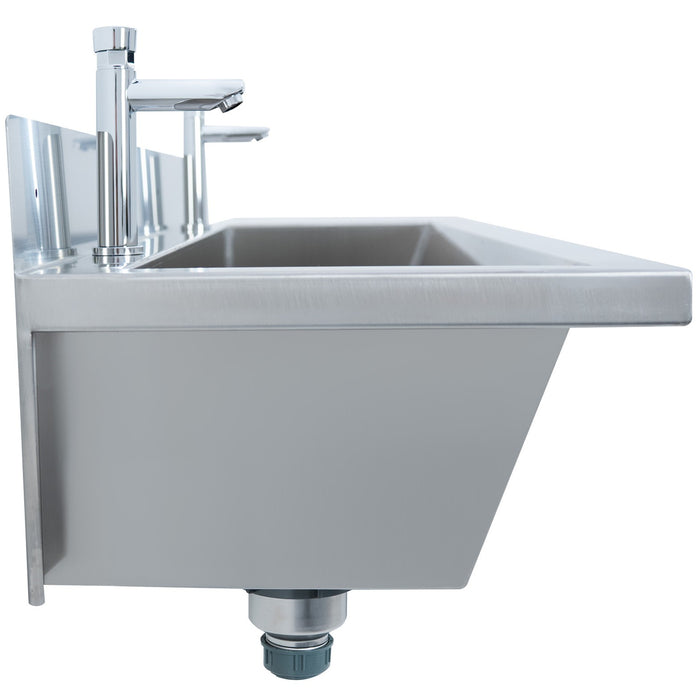 RVS spoelbak met moderne, glanzende kranen en een strakke, rechthoekige vorm, ideaal voor een eigentijdse keuken of werkruimte