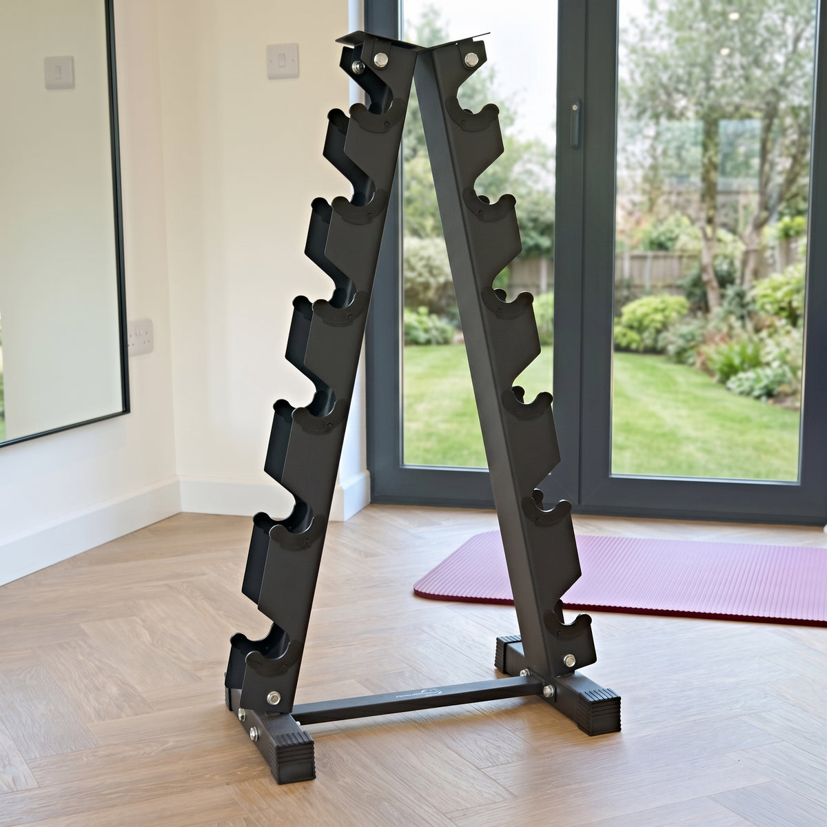 Zwart 6-laags dumbbellrek van Body Revolution met stevige constructie, ontworpen voor efficiëntie en ruimtebesparing in een fitnessruimte