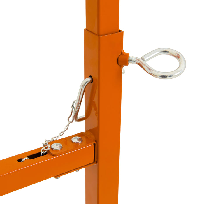 Heldere oranje metalen constructie met een stevige haak en ketting, ontworpen voor stabiliteit en gebruiksgemak in diverse toepassingen