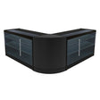 Zwarte Helios LED winkel toonbank set met glazen planken, modern design en afgeronde hoeken, ideaal voor retailpresentatie