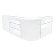 Witte LED winkel toonbankset met glazen vitrines, moderne afgeronde hoeken en strakke afwerking, ideaal voor productpresentatie