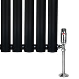 Ovale zwarte designradiator met één kolom, 600 mm x 600 mm, inclusief glanzende haakse thermostaatkraan aan de zijkant