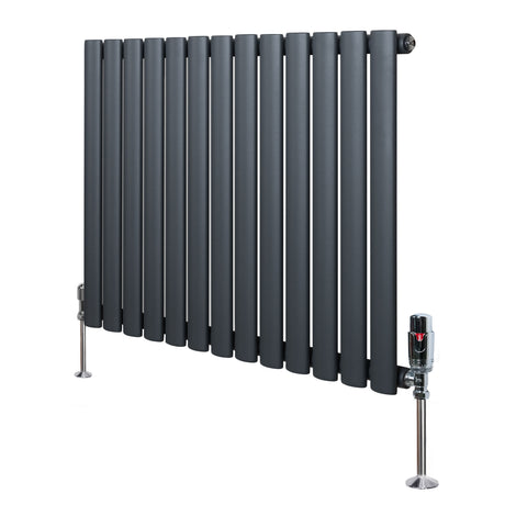 Ovale design radiator in antraciet grijs, 1 kolom, 600 mm x 780 mm, met haakse thermostaatkraan en moderne afwerking