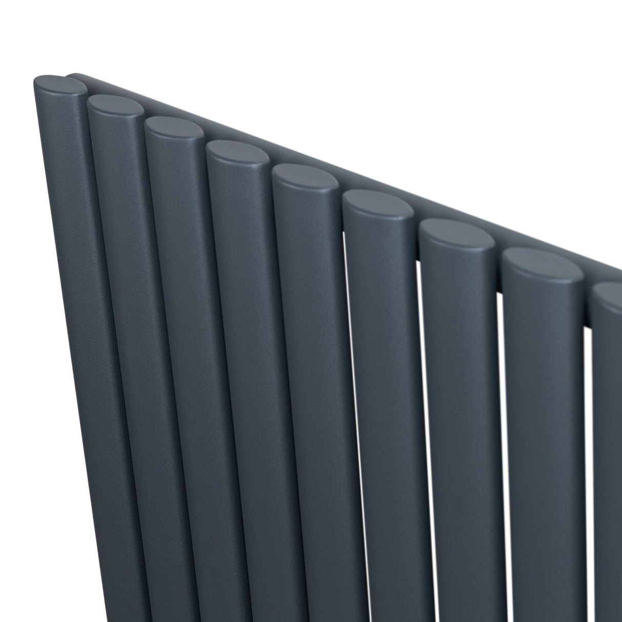 Ovale design radiator in antraciet grijs met een kolomvorm en haakse thermostaatkraan, perfect voor moderne interieurs