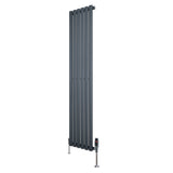 Ovale design radiator in antraciet grijs, 1 kolom, 1600 mm x 360 mm, met haakse thermostaatkraan en strakke lijnen