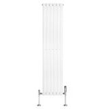 Ovale witte designradiator van 1600 mm x 360 mm met een haakse thermostaatkraan en een strakke, moderne uitstraling