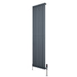 Ovale design radiator in antraciet grijs, 1800 mm x 480 mm, met verticale kolommen en haakse thermostaatkraan voor moderne interieurs