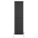 Ovale zwarte design radiator van 1800 mm x 480 mm met een moderne, strakke afwerking en haakse thermostaatkraan