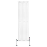 Ovale witte design radiator van 1800 mm x 480 mm met een moderne, strakke uitstraling en een haakse thermostaatkraan